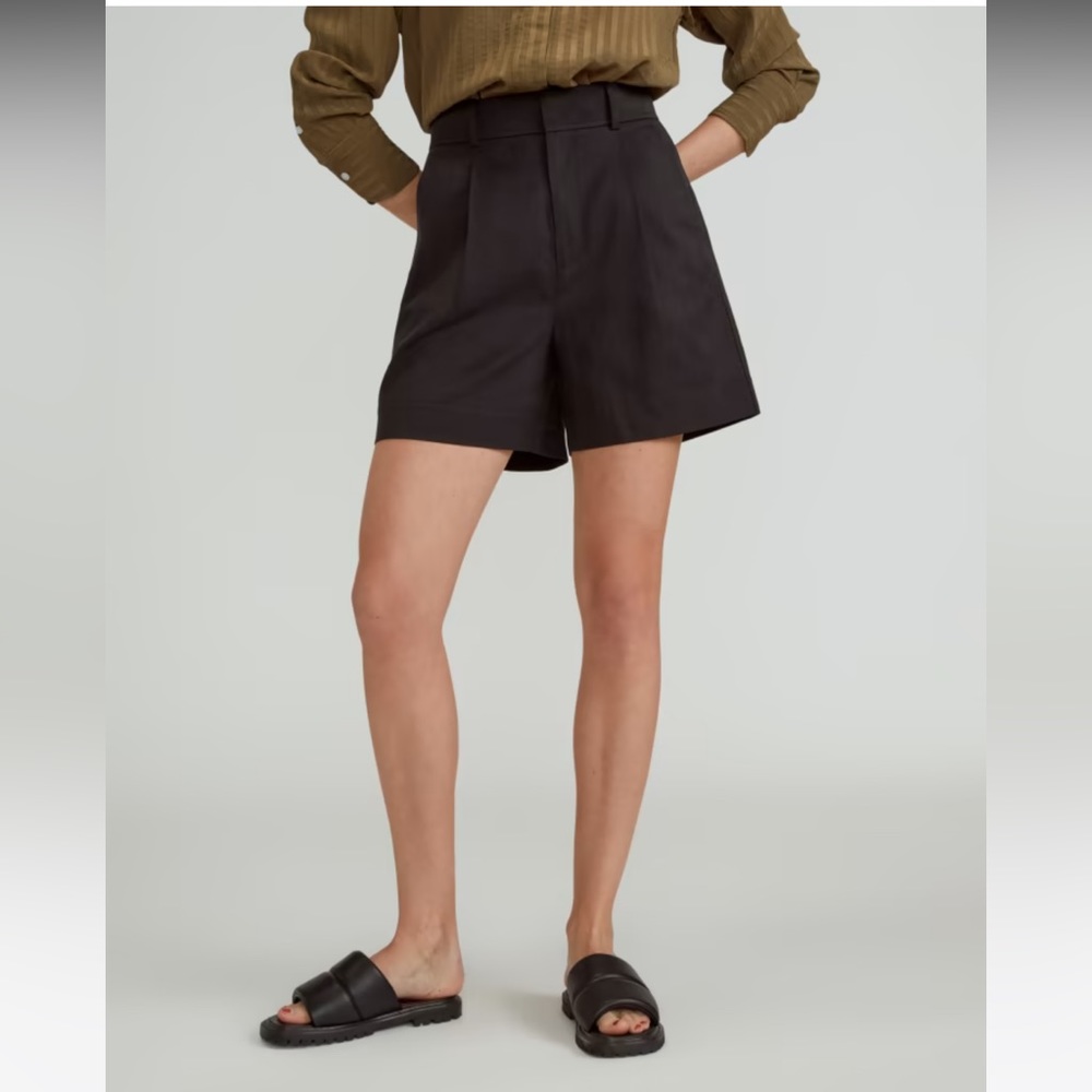 NWT Everlane TENCEL Way-High Drape Short